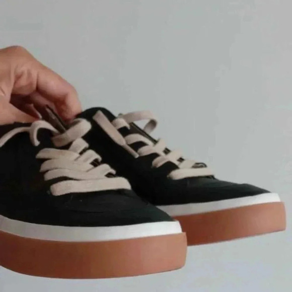 Dolce Vita  Zina Sneaker - Picture 5 of 7